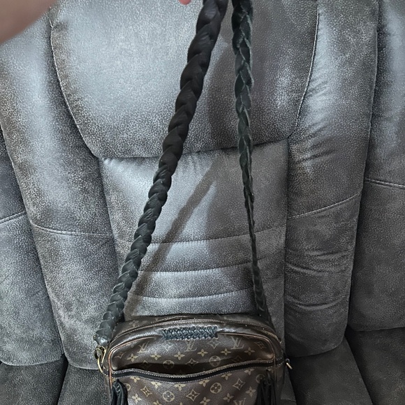 Vintage Boho LV Bag - Picture 2 of 3